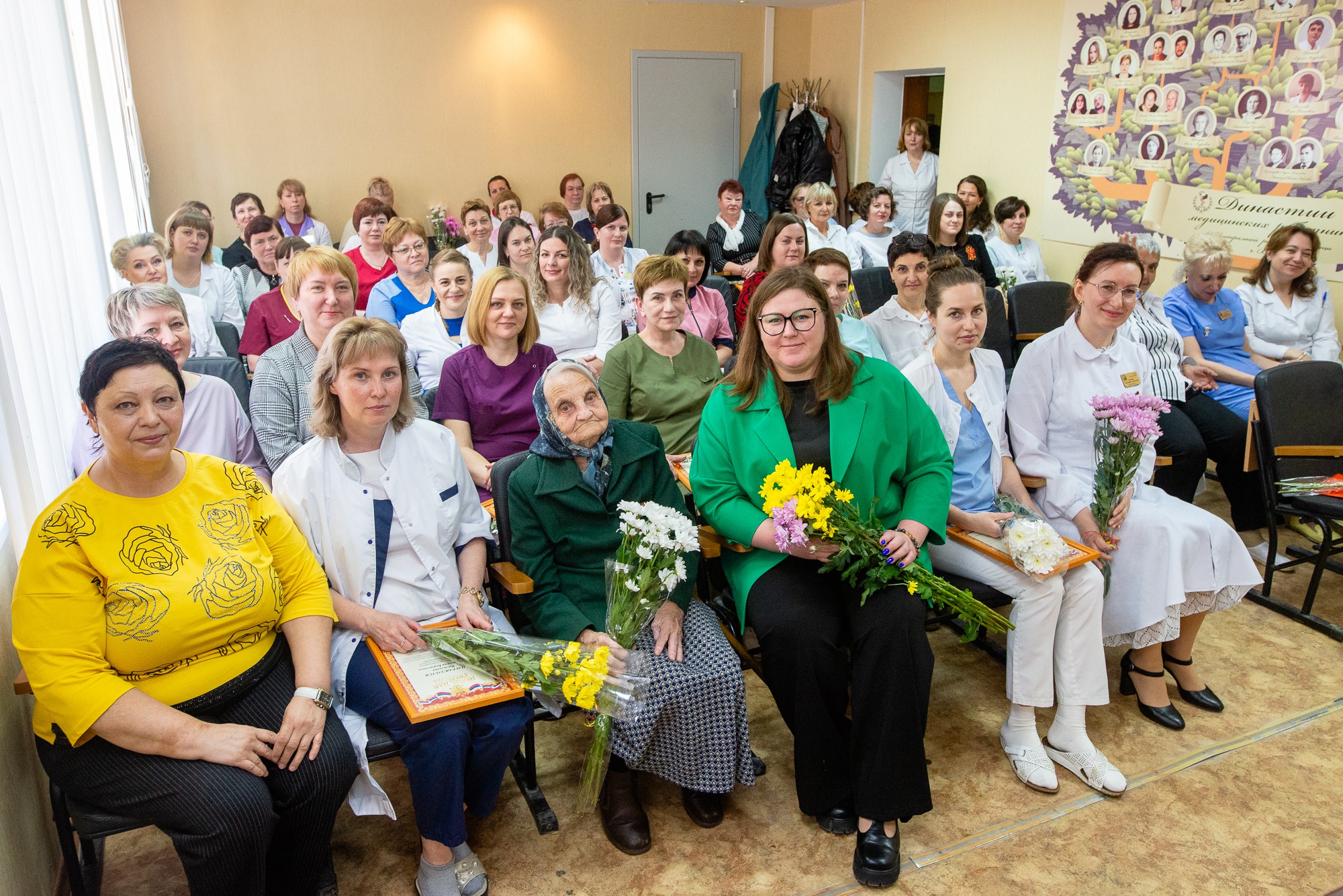 Ветеран медицины Татьяна Баранова поздравила коллег с Днём медсестры 📸